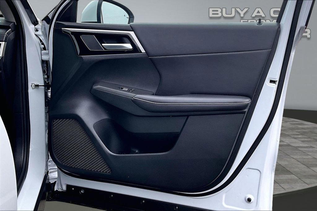 Used 2025 Mitsubishi Outlander LE image 23