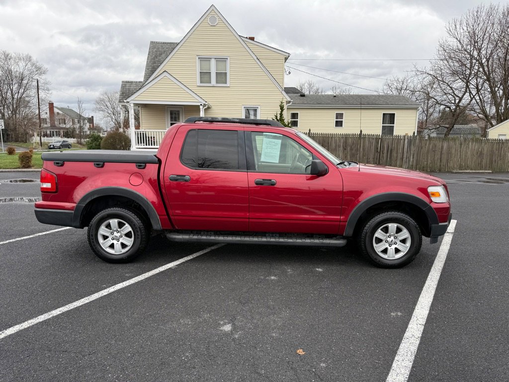 Used 2008 Ford Explorer Sport Trac XLT image 2
