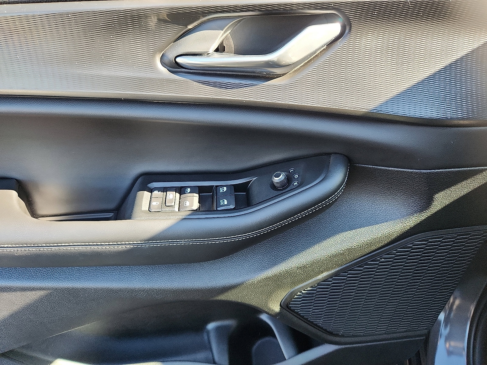 Certified 2025 Jeep Grand Cherokee Altitude image 15