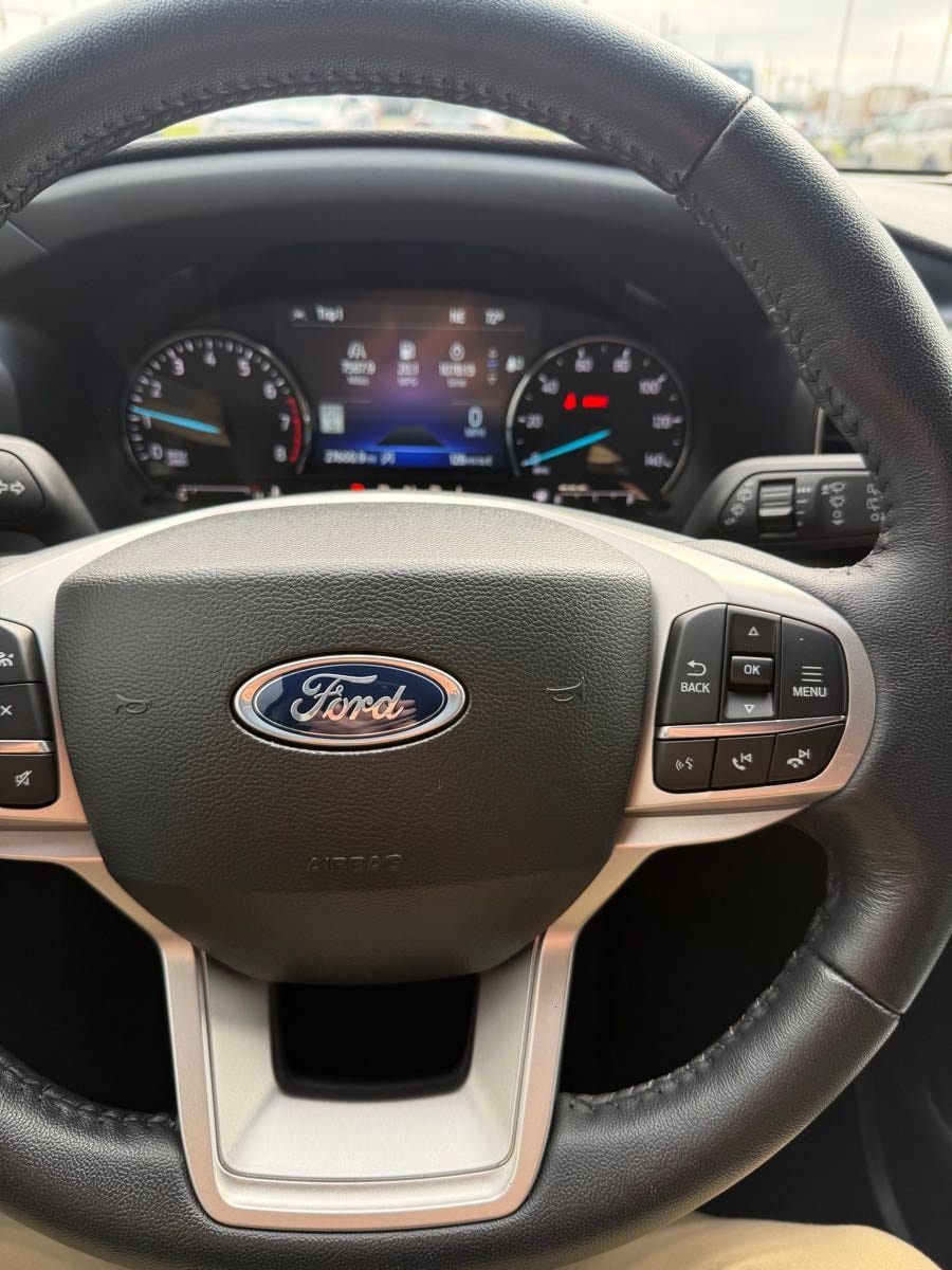 Used 2023 Ford Explorer XLT w/ Equipment Group 202A AWD/4WD image 13