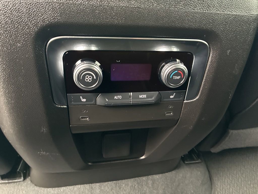 Used 2025 GMC Yukon Denali image 28