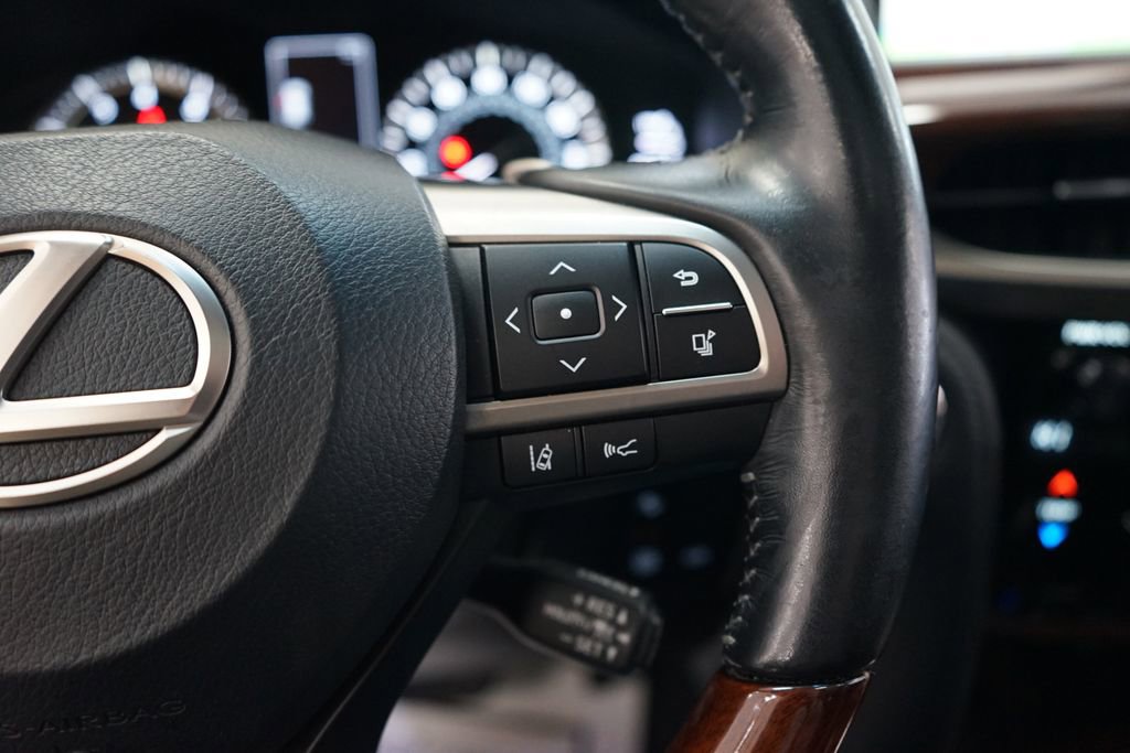 Used 2017 Lexus LX 570 4WD w/ Luxury Package image 41
