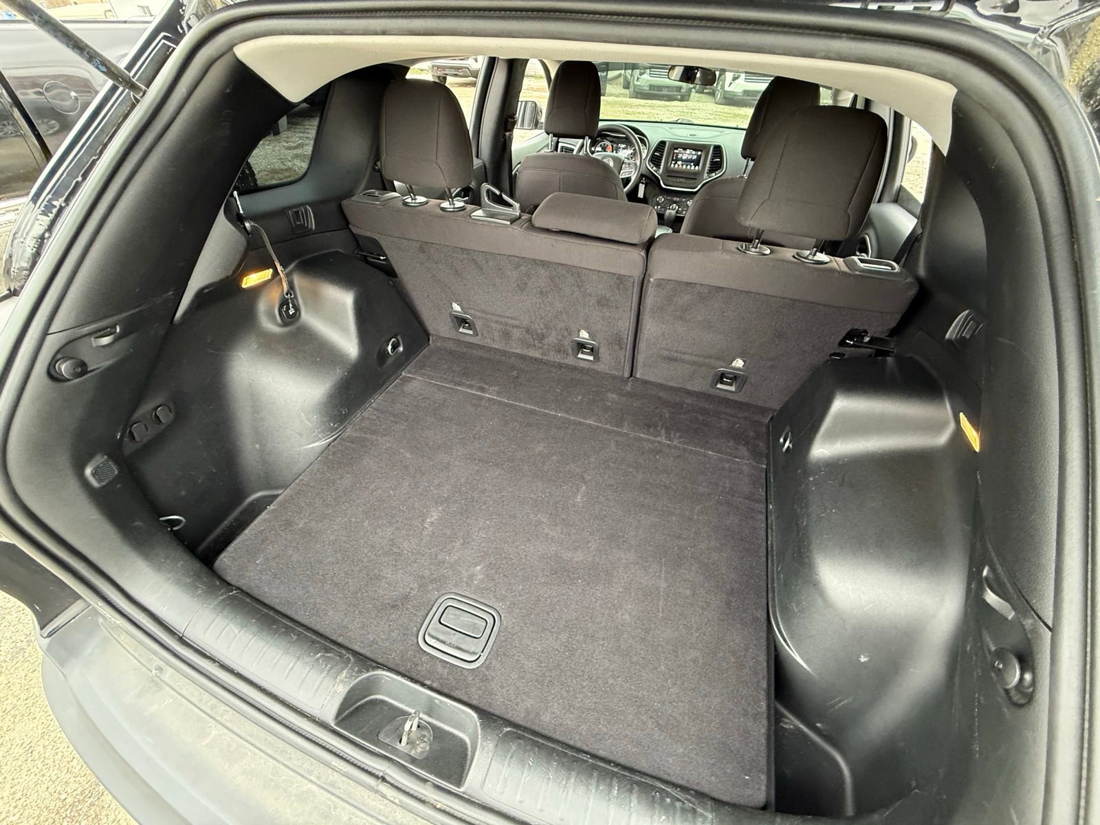 Used 2019 Jeep Cherokee Latitude w/ Popular Appearance Group image 26