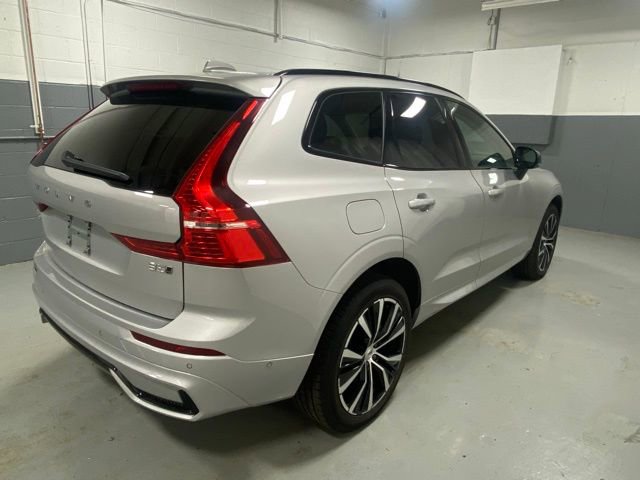 Certified 2025 Volvo XC60 B5 Plus image 3