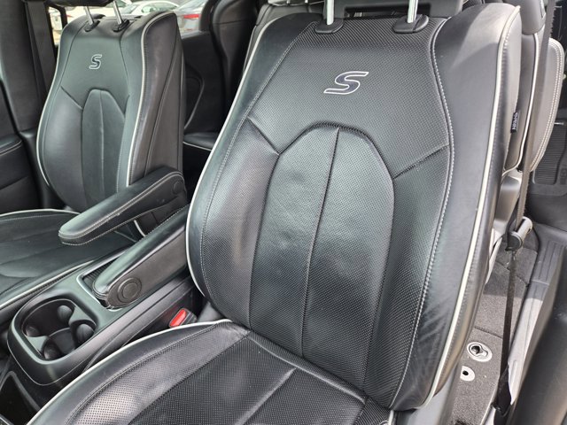 Used 2020 Chrysler Pacifica Limited w/ Advanced Safetytec Group image 17