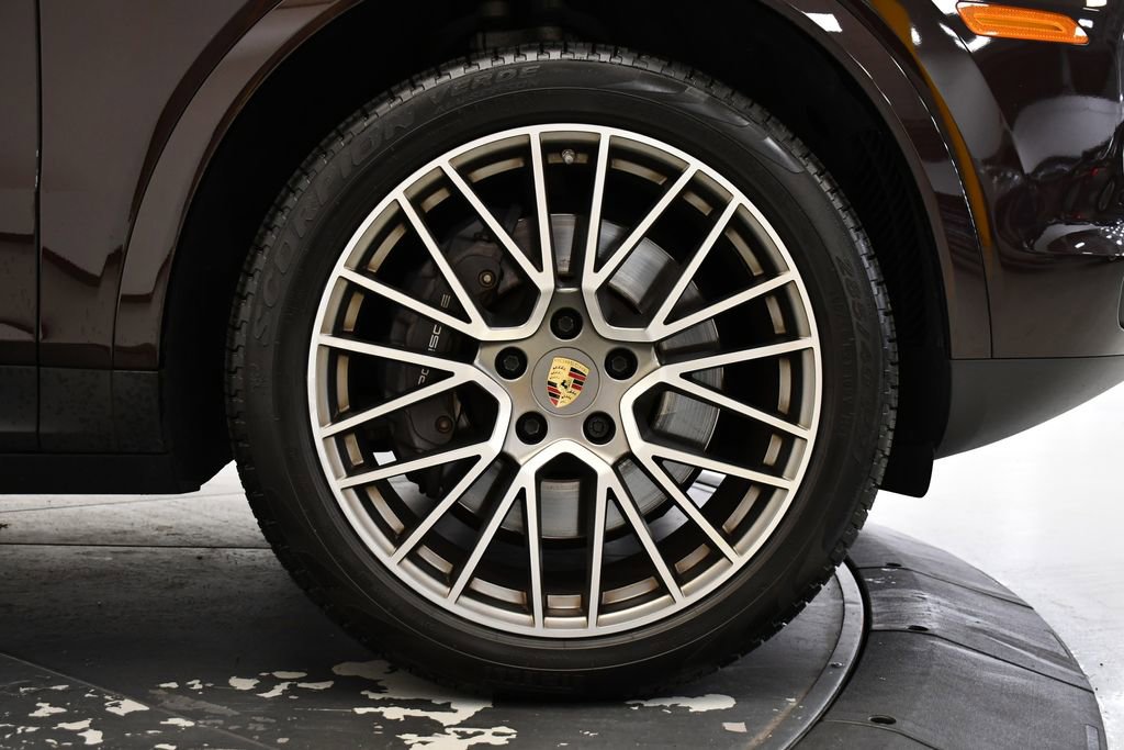 Used 2023 Porsche Cayenne Platinum Edition image 20