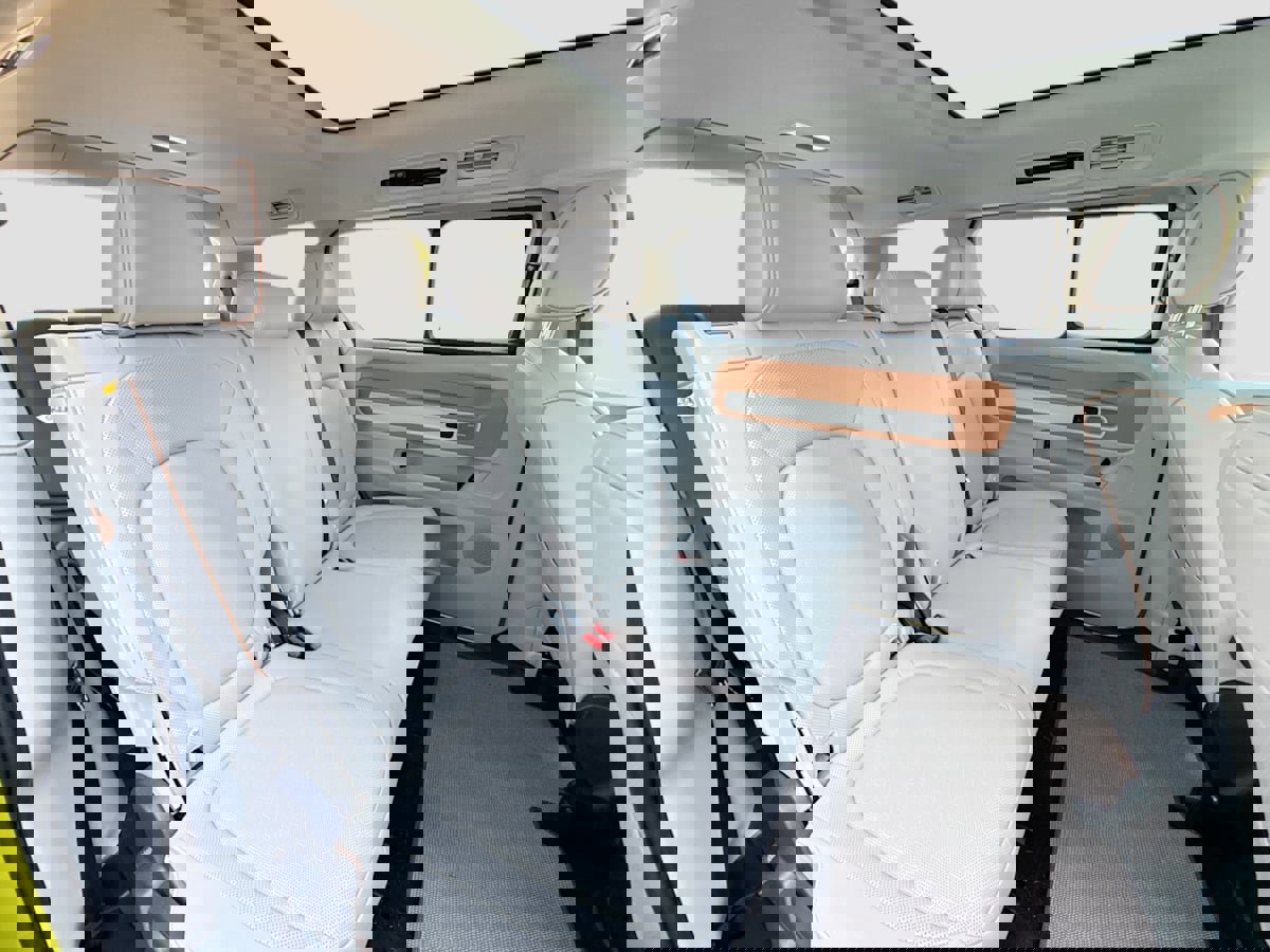Used 2025 Volkswagen ID. Buzz 1st Edition image 30