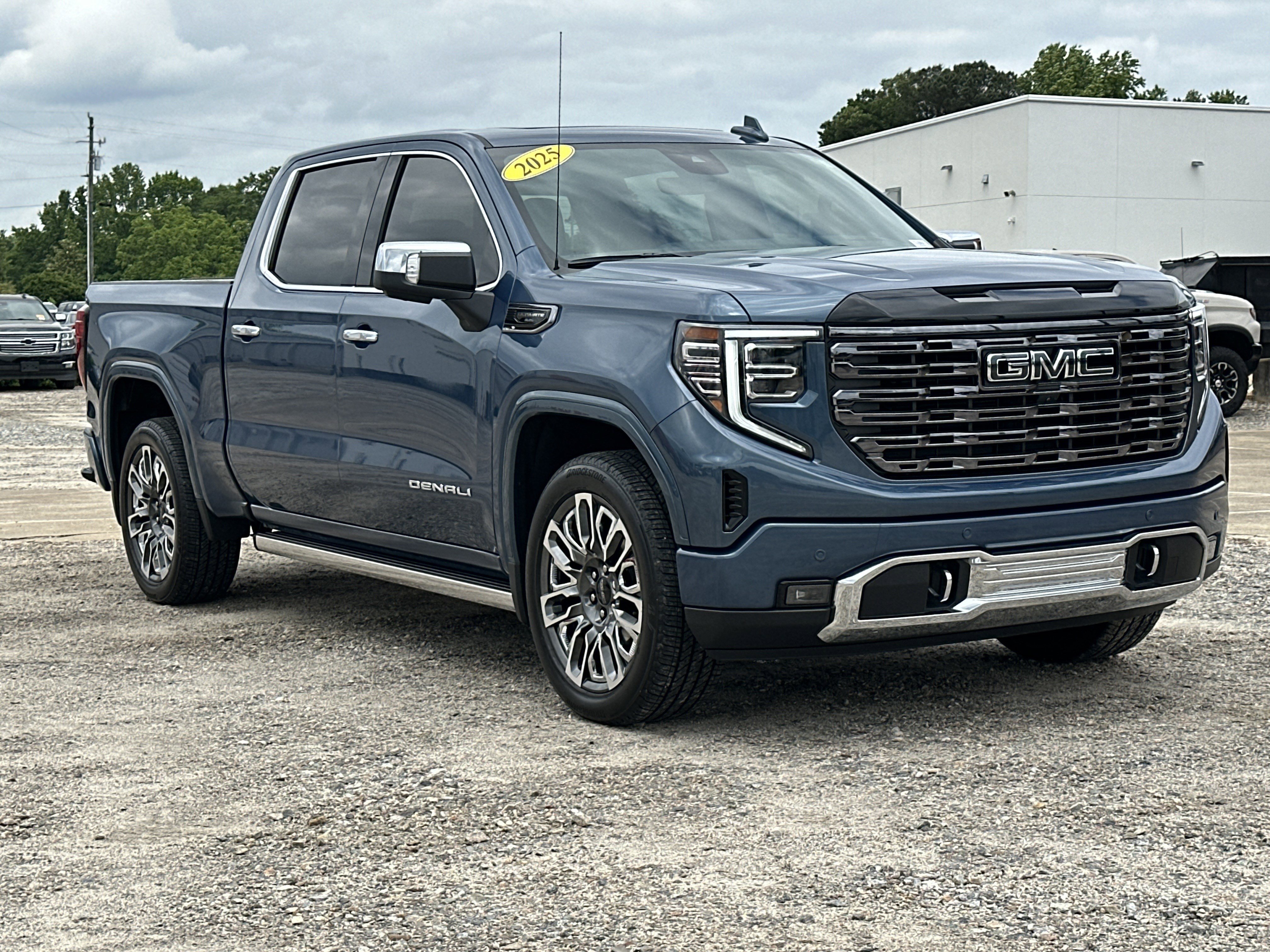Certified 2025 GMC Sierra 1500 Denali Ultimate AWD/4WD image 3