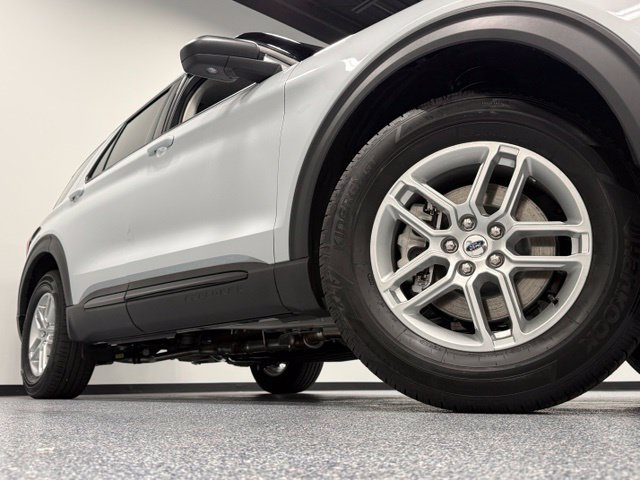 New 2026 Ford Explorer Active RWD image 2