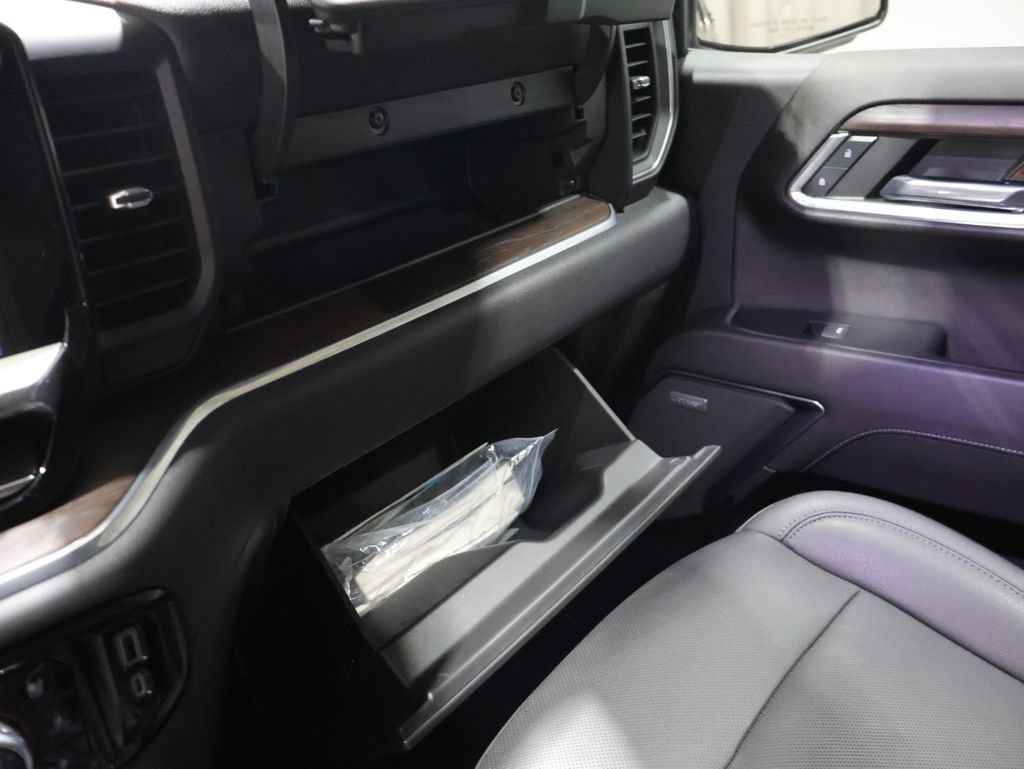 Used 2022 GMC Sierra 1500 SLT w/ SLT Convenience Package AWD/4WD image 32