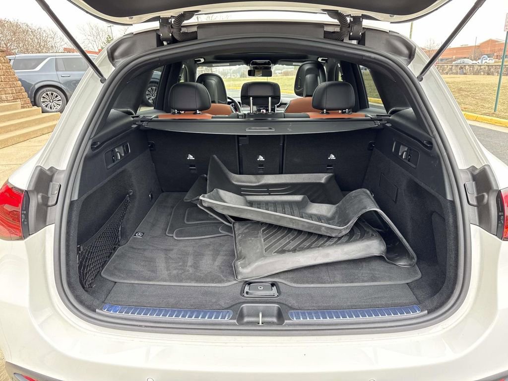 Used 2024 Mercedes-Benz GLC 300 4MATIC image 10