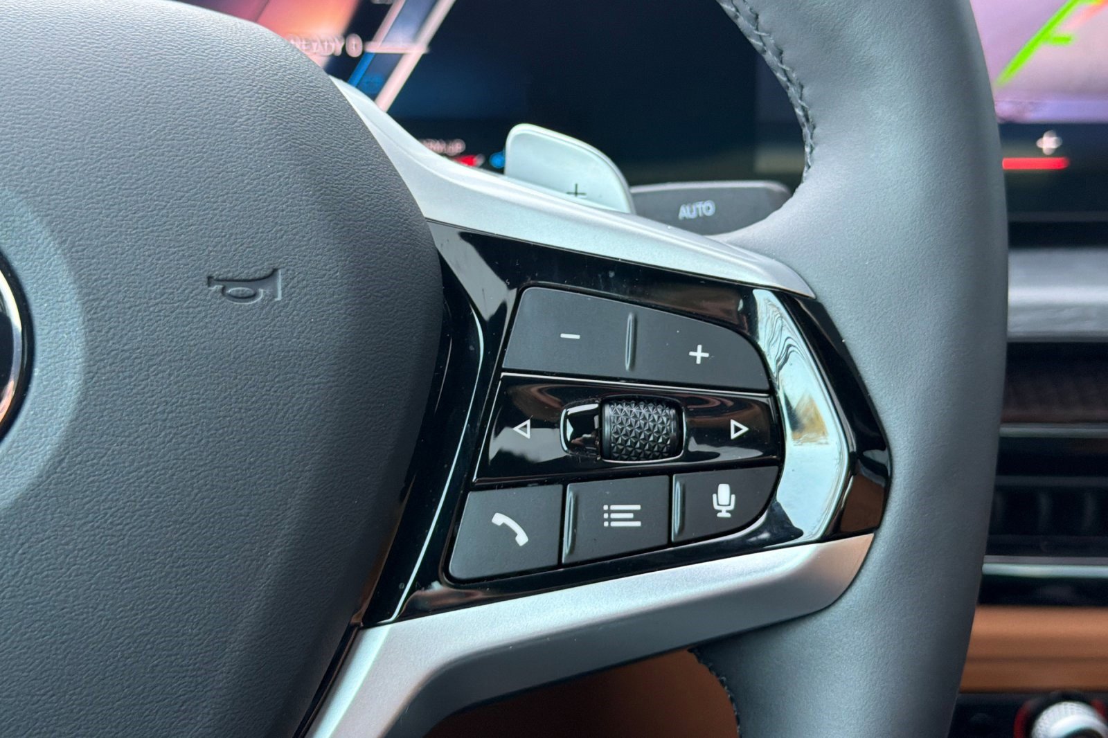 Used 2025 BMW 330i Sedan w/ Premium Package image 32