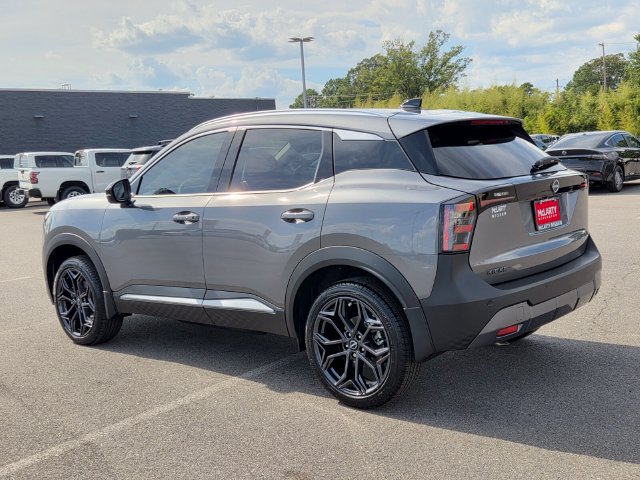 New 2027 Nissan Kicks SR w/ SR Premium Package FWD image 3