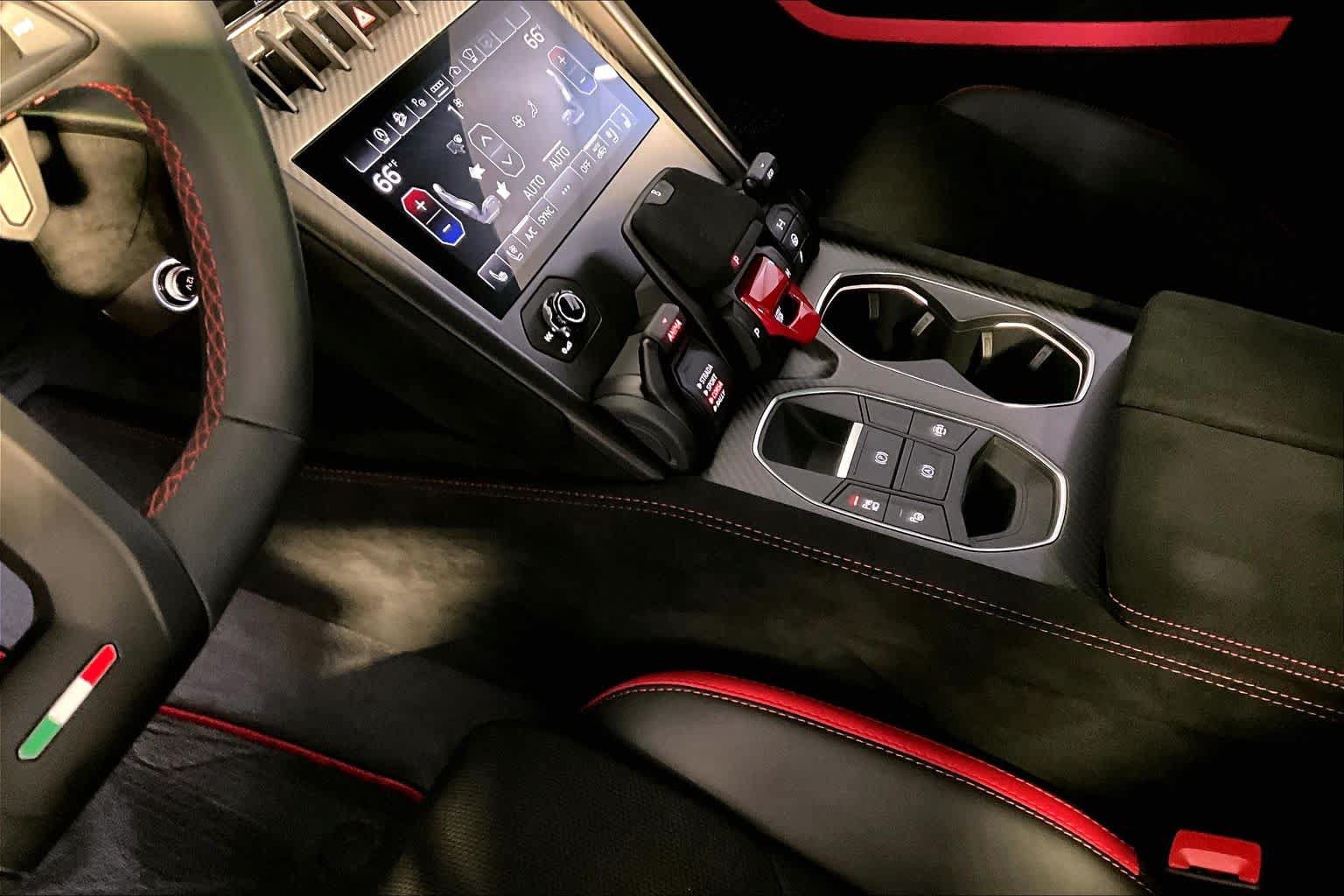 Used 2024 Lamborghini Urus Performante AWD/4WD image 16