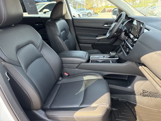 Used 2024 Nissan Pathfinder SL w/ Cargo Package image 27