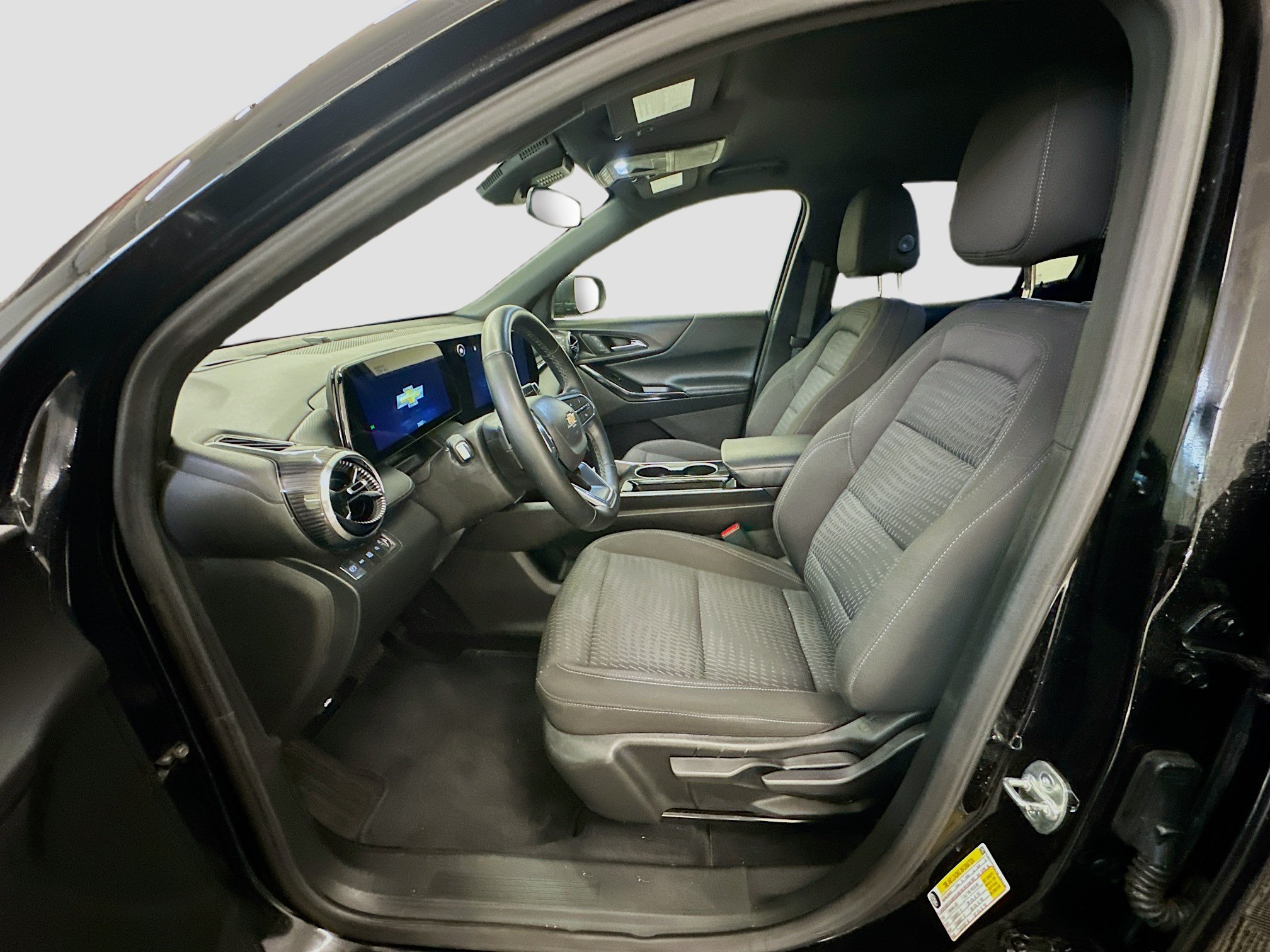 Used 2025 Chevrolet Equinox LT AWD/4WD image 13