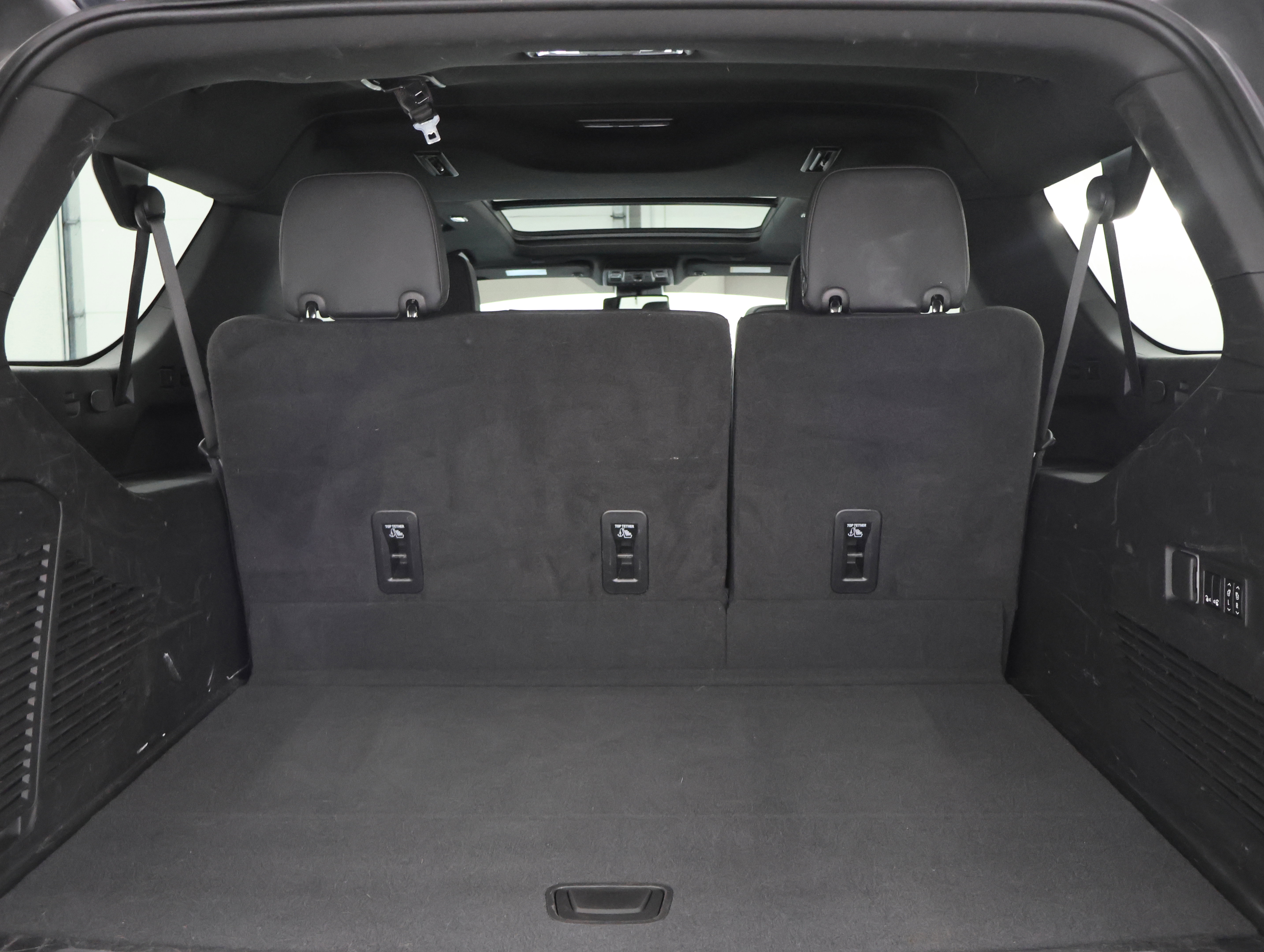 Used 2023 Chevrolet Suburban RST w/ Luxury Package AWD/4WD image 34