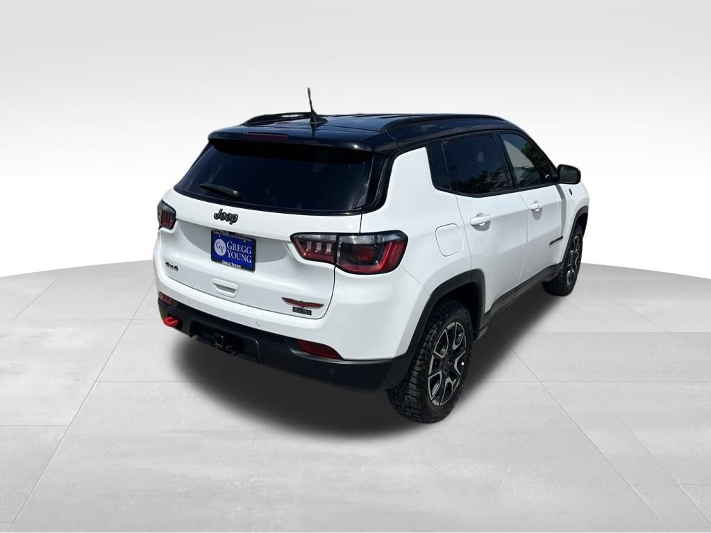 Used 2025 Jeep Compass Trailhawk w/ Trailer Tow Group AWD/4WD image 7