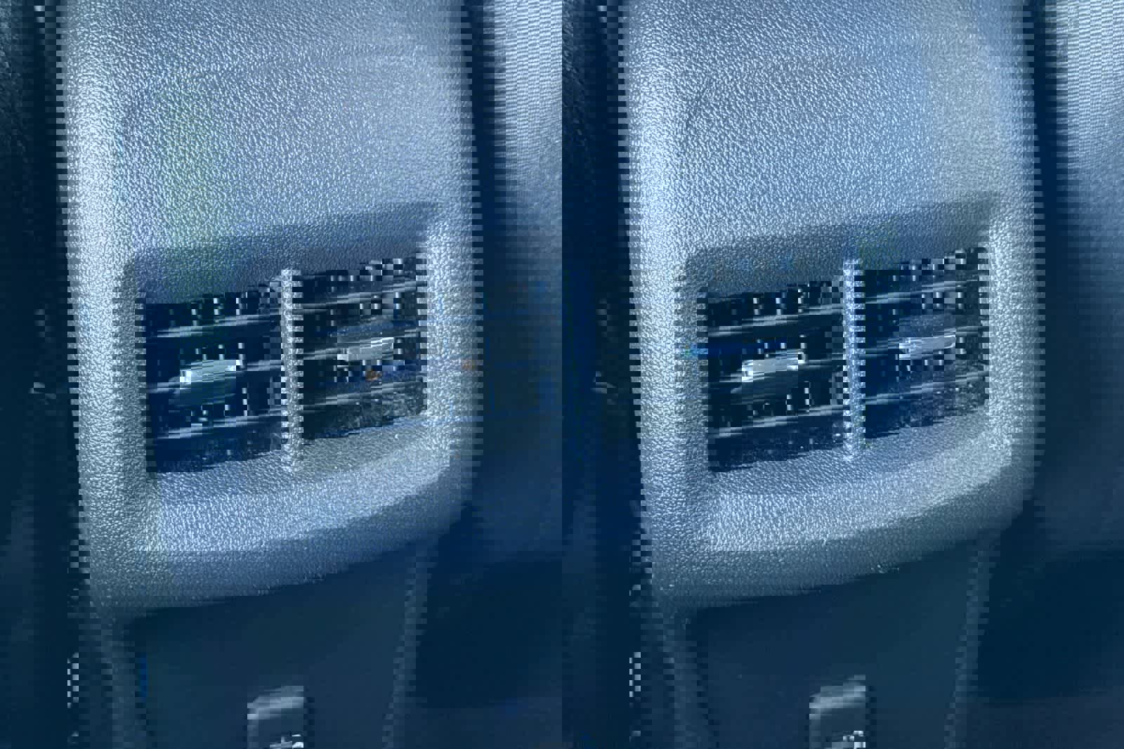 Used 2023 Chevrolet Equinox LT image 15