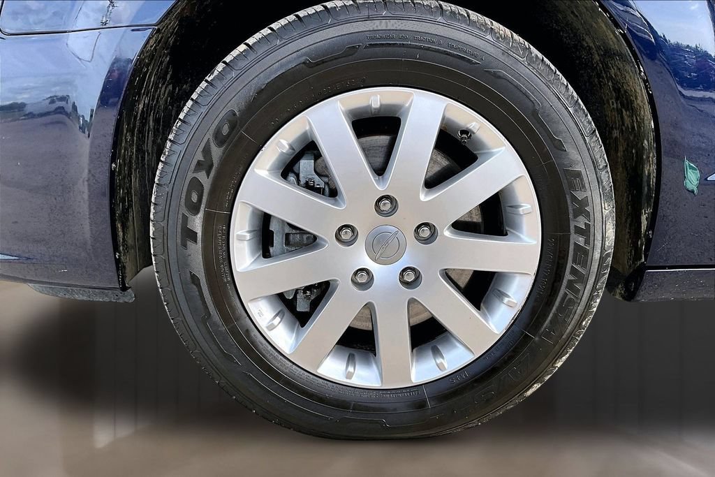 Used 2014 Chrysler Town & Country Touring FWD image 9