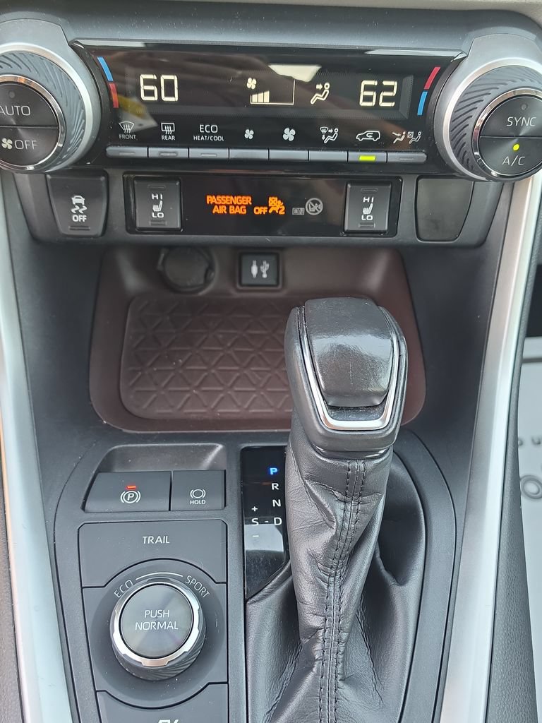 Used 2019 Toyota RAV4 Limited w/ Carpet Mat Package AWD/4WD image 30