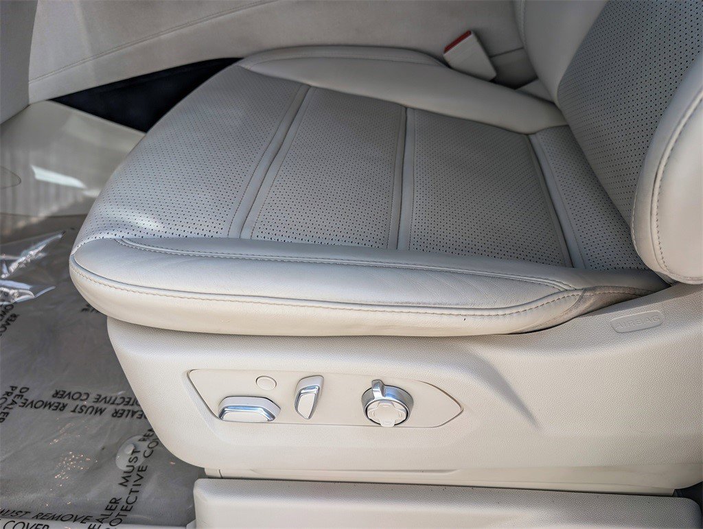 Certified 2022 Cadillac Escalade Premium Luxury Platinum image 11