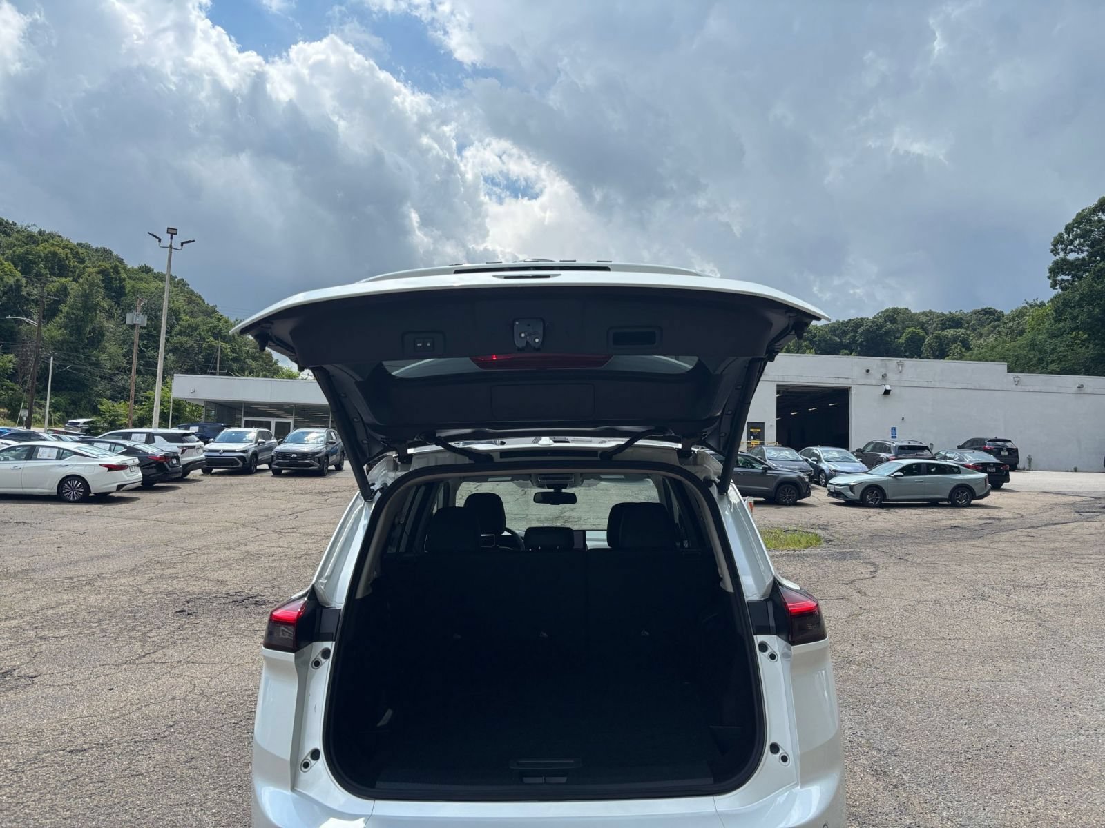 Used 2026 Nissan Rogue SL AWD/4WD image 35