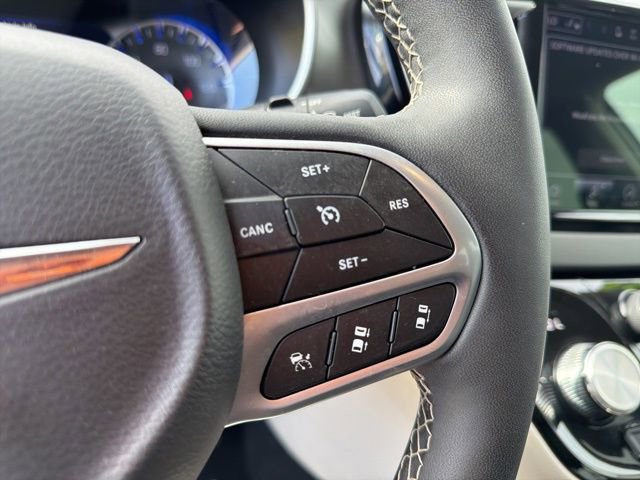 Used 2024 Chrysler Pacifica Touring-L image 33