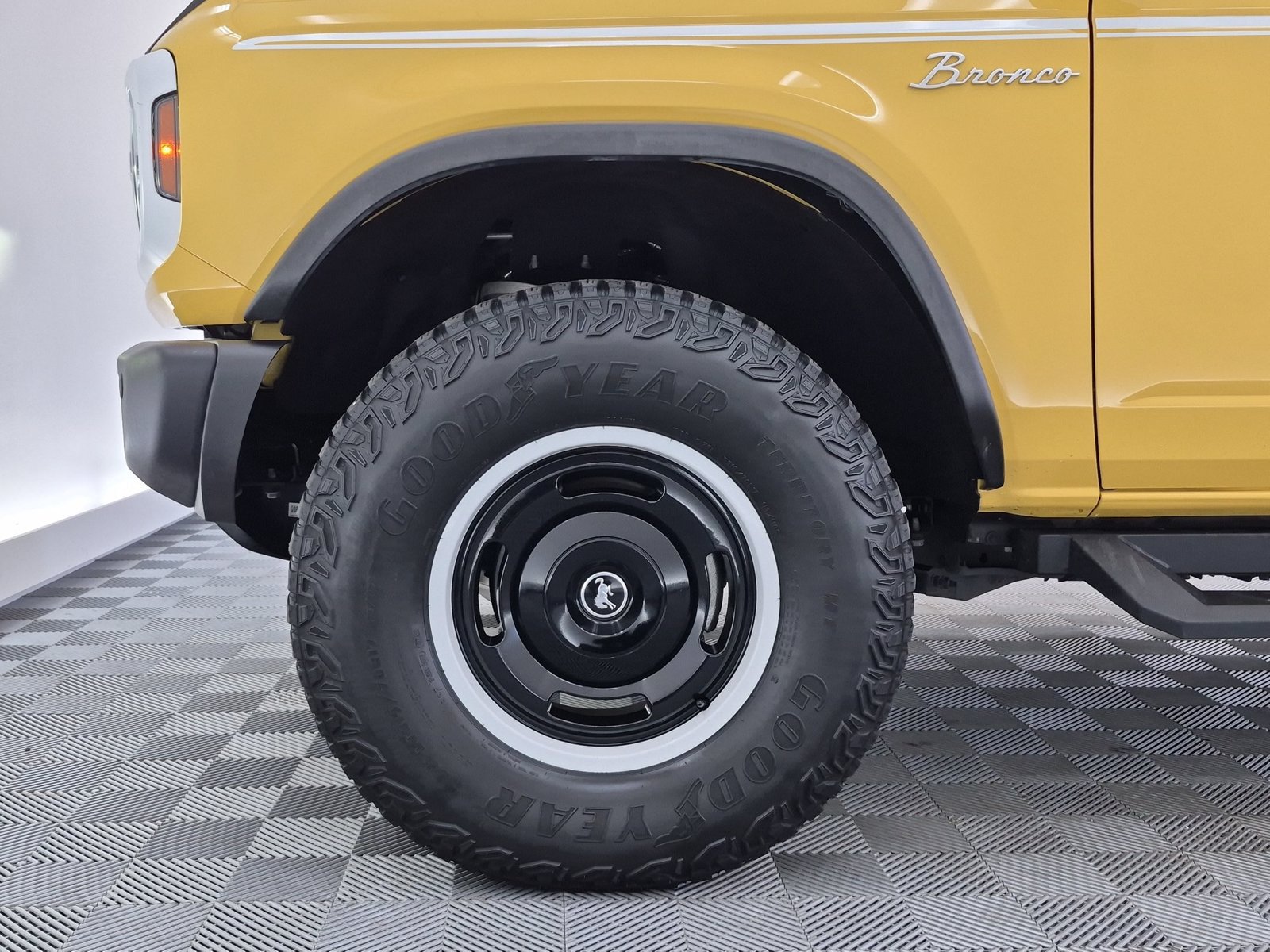 Used 2023 Ford Bronco Heritage Edition AWD/4WD image 26