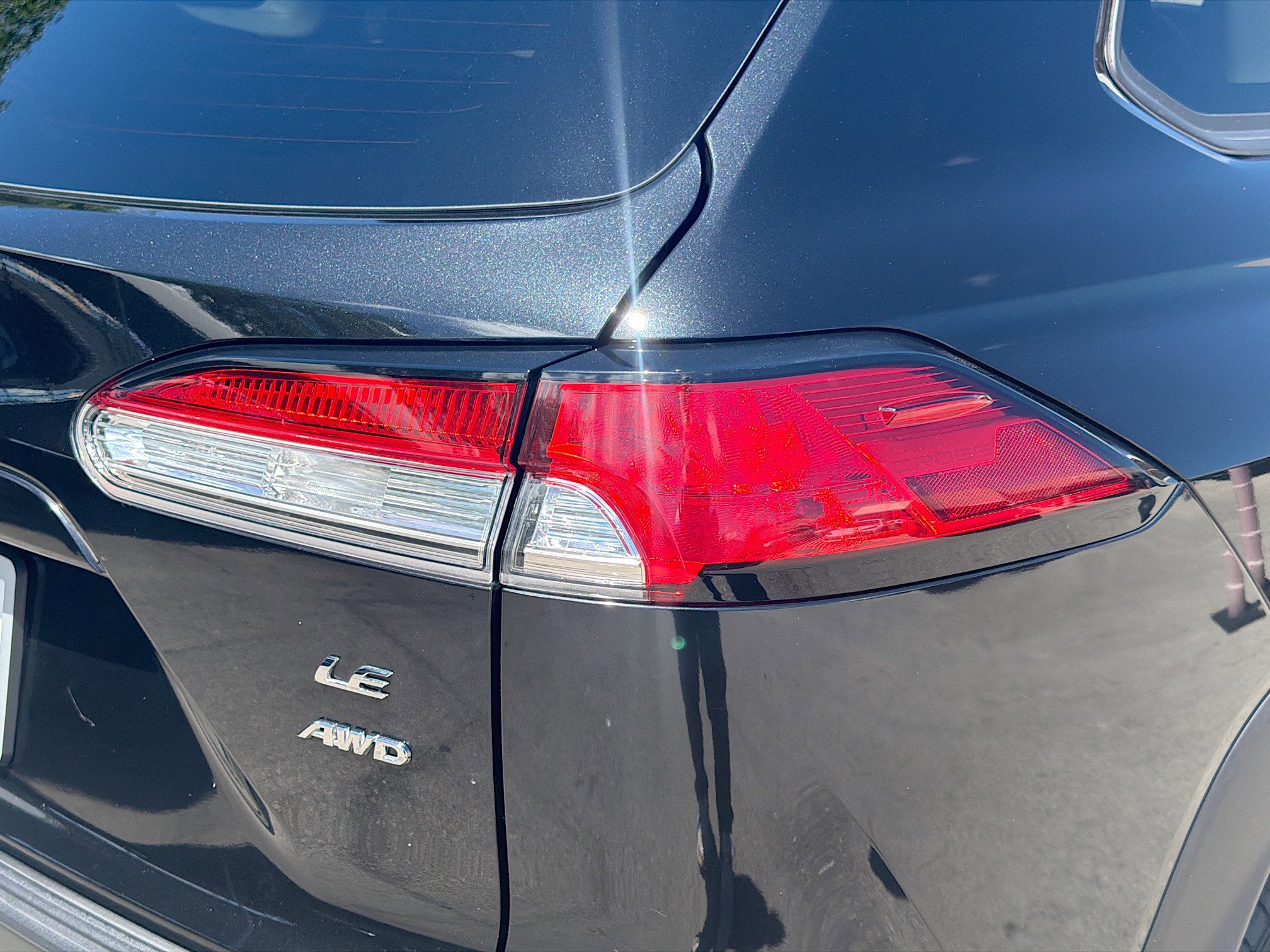 Used 2022 Toyota Corolla Cross LE AWD/4WD image 27