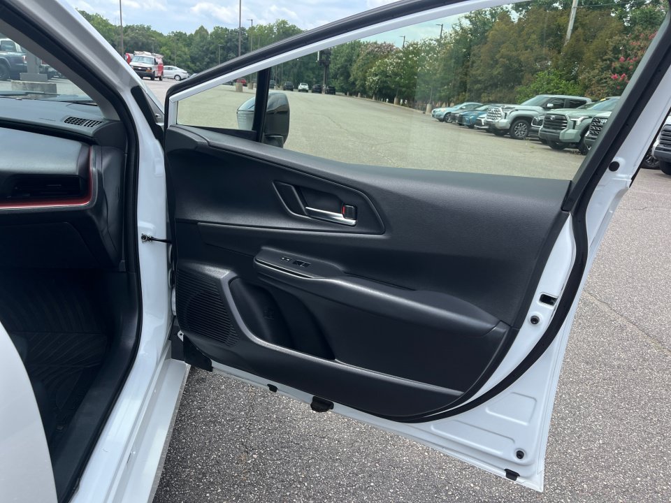 Used 2025 Toyota Prius Plug-In Hybrid FWD image 32