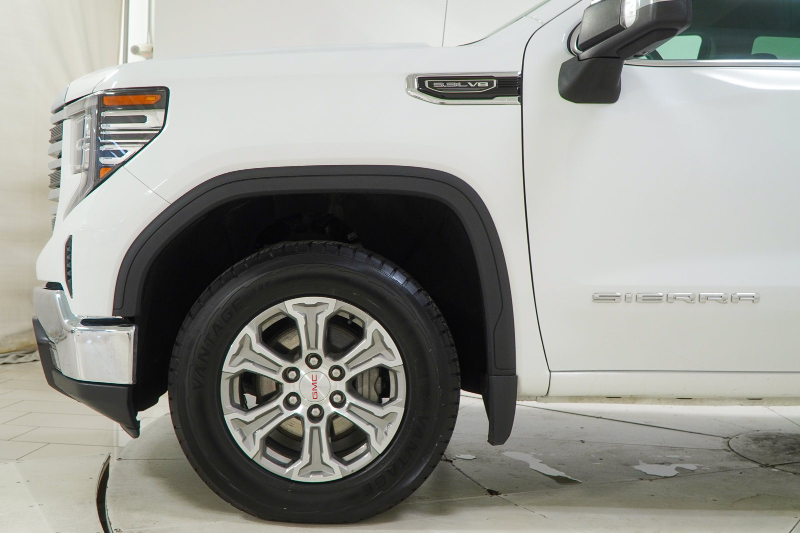 Used 2024 GMC Sierra 1500 SLT AWD/4WD image 15