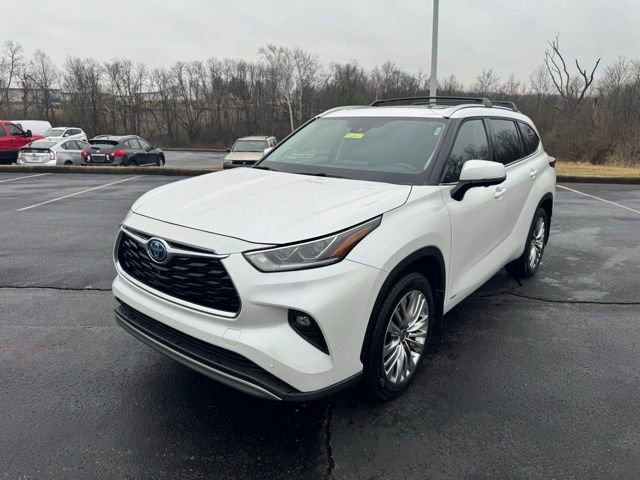 Used 2024 Toyota Highlander Platinum image 7