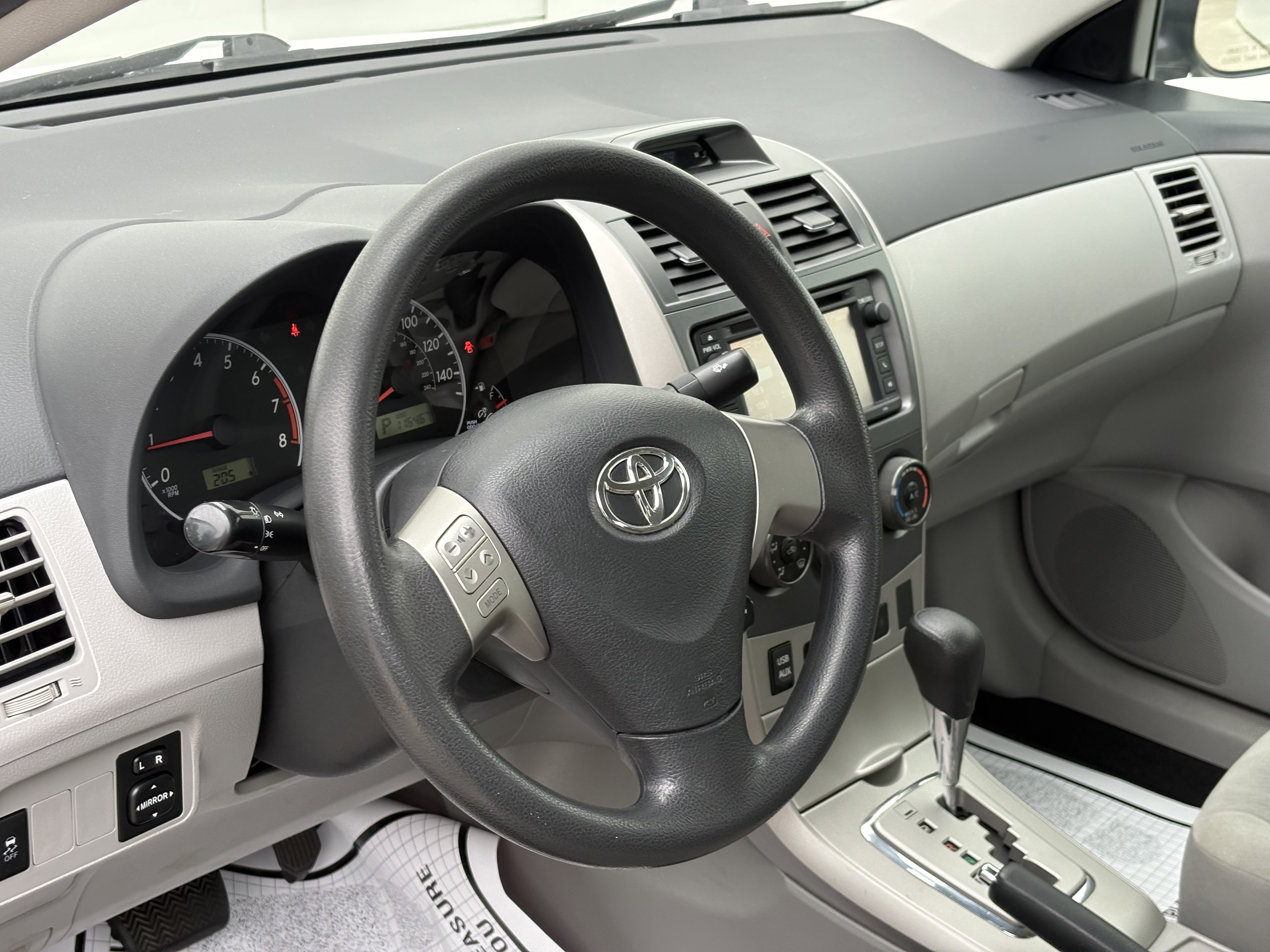 Used 2013 Toyota Corolla LE image 11