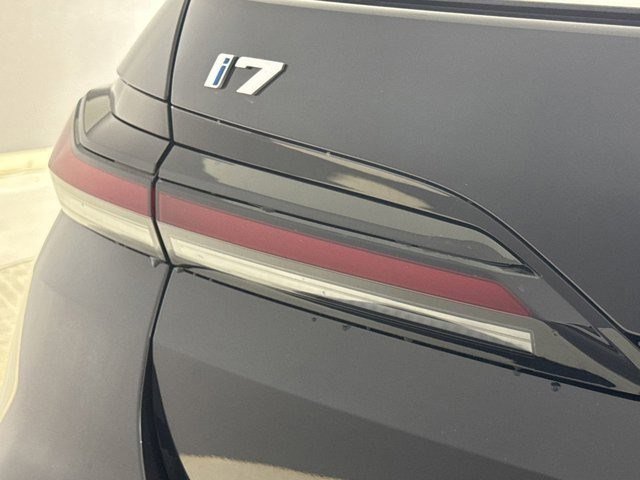Used 2025 BMW i7 eDrive50 w/ M Sport Package image 7