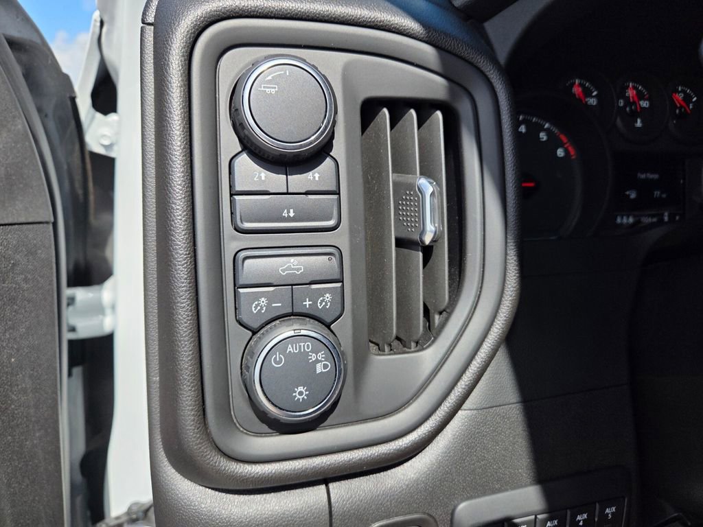 Used 2024 Chevrolet Silverado 3500 W/T image 26