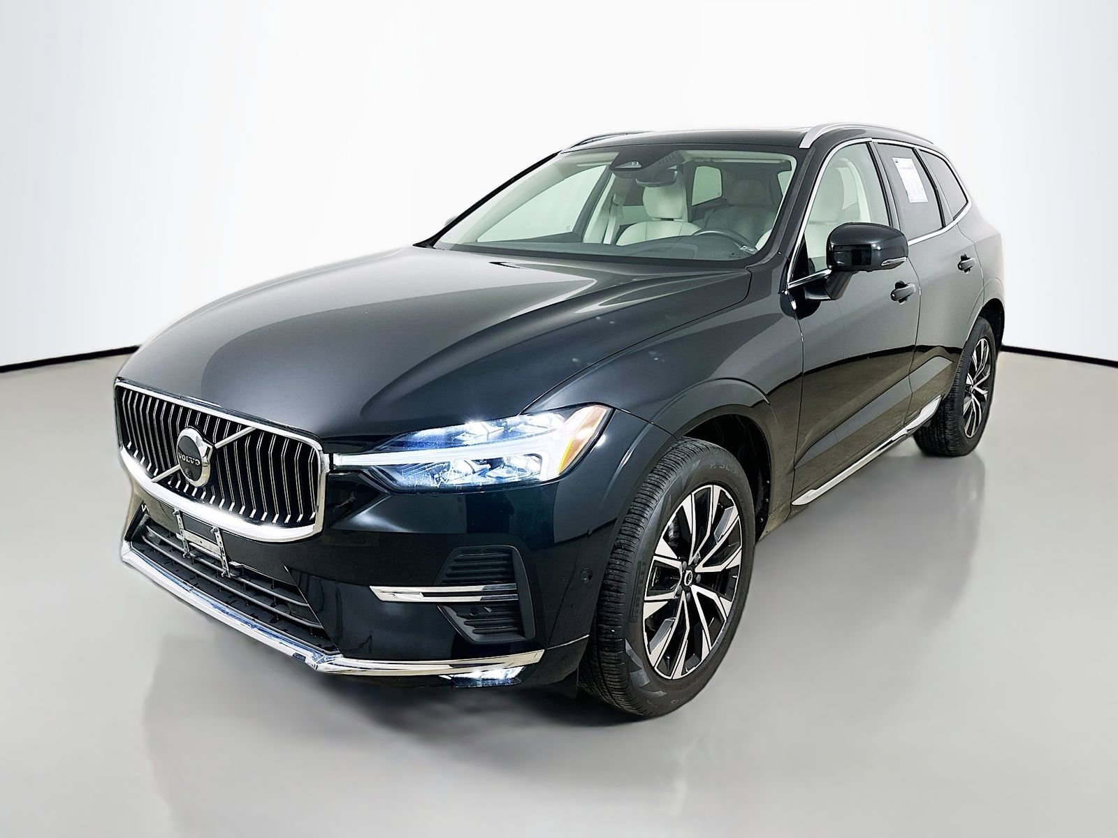 Used 2023 Volvo XC60 B5 Plus w/ Protection Package AWD/4WD image 1
