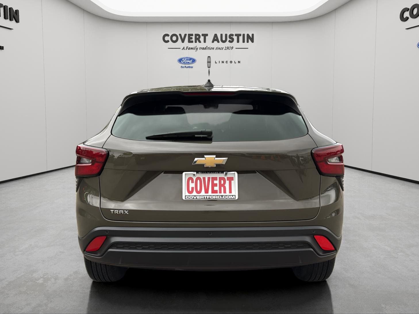 Used 2024 Chevrolet Trax LS w/ LS Convenience Package image 4