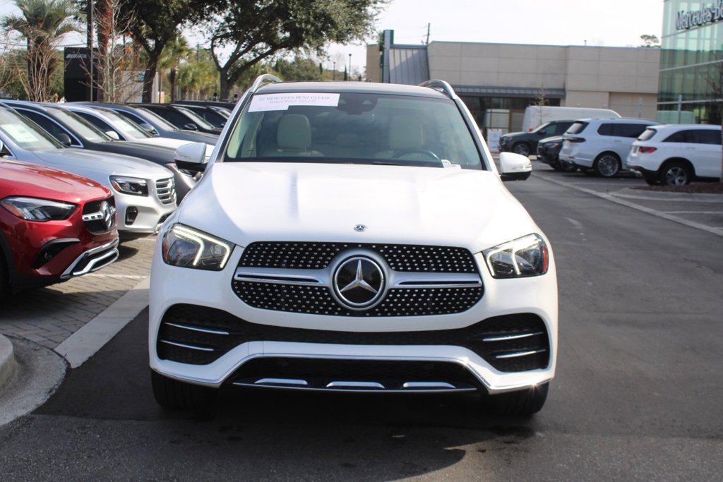 Used 2022 Mercedes-Benz GLE 450 4MATIC w/ AMG Line Exterior image 2