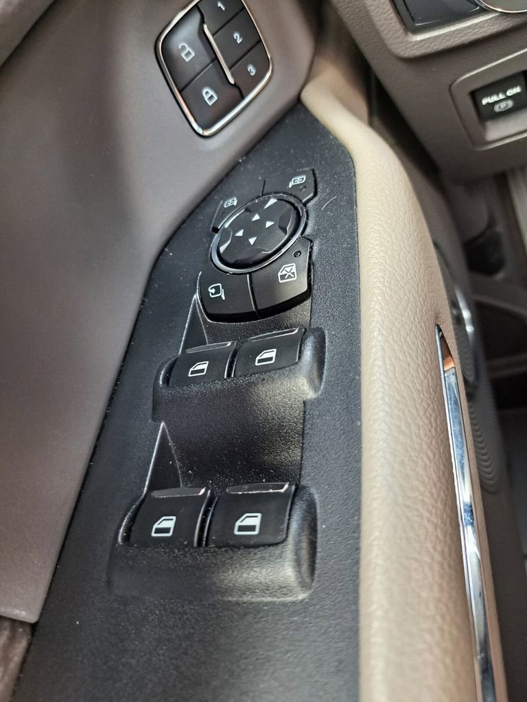 Used 2018 Ford Expedition Limited w/ Equipment Group 301A image 17