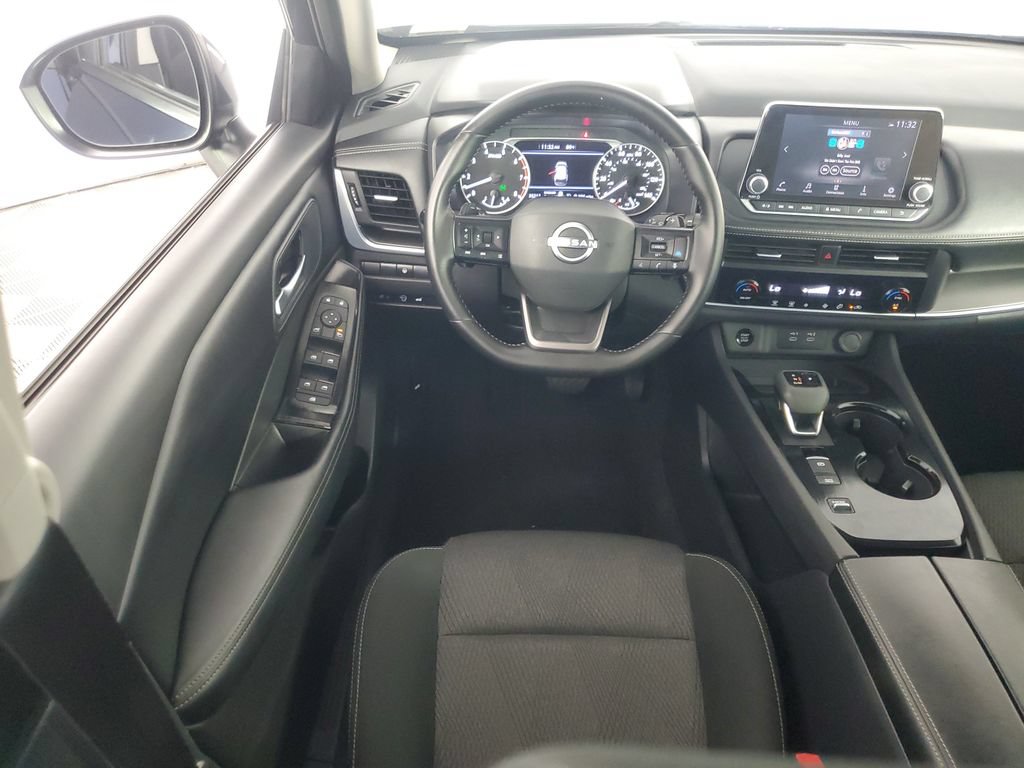 Used 2025 Nissan Rogue SV FWD image 14
