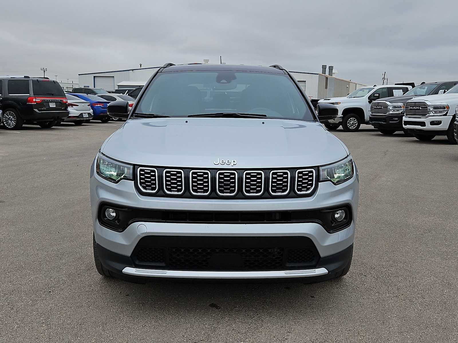 Used 2025 Jeep Compass Limited AWD/4WD image 3