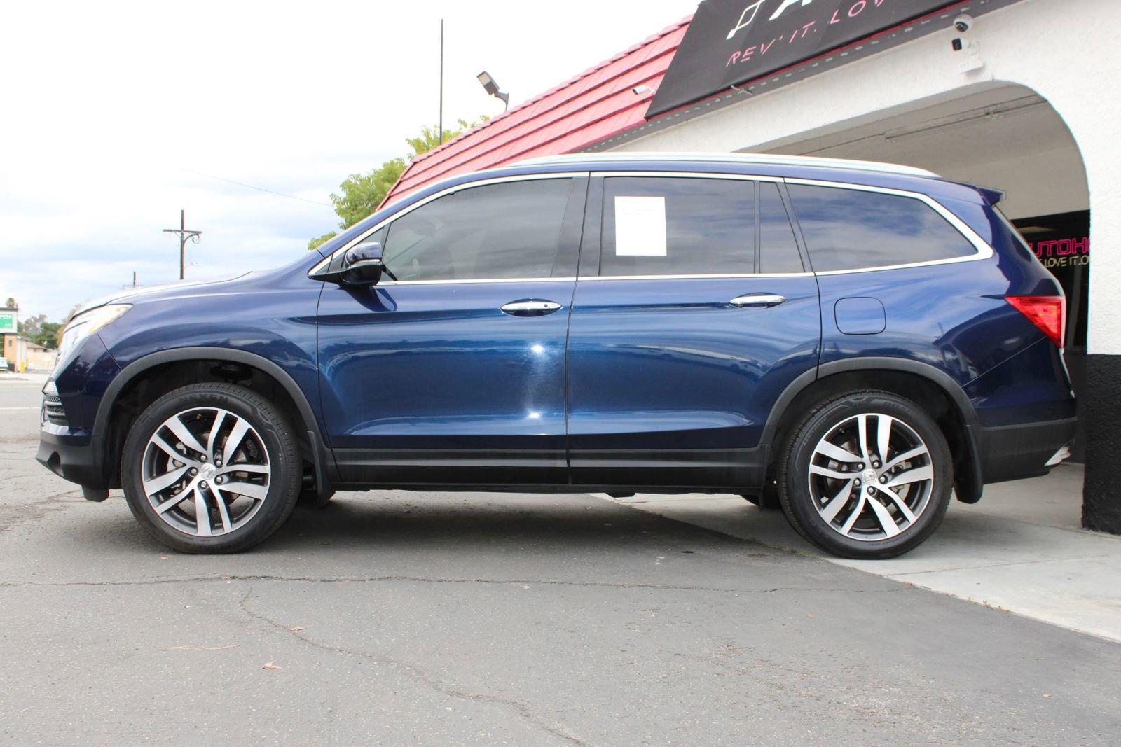 Used 2016 Honda Pilot Touring image 11