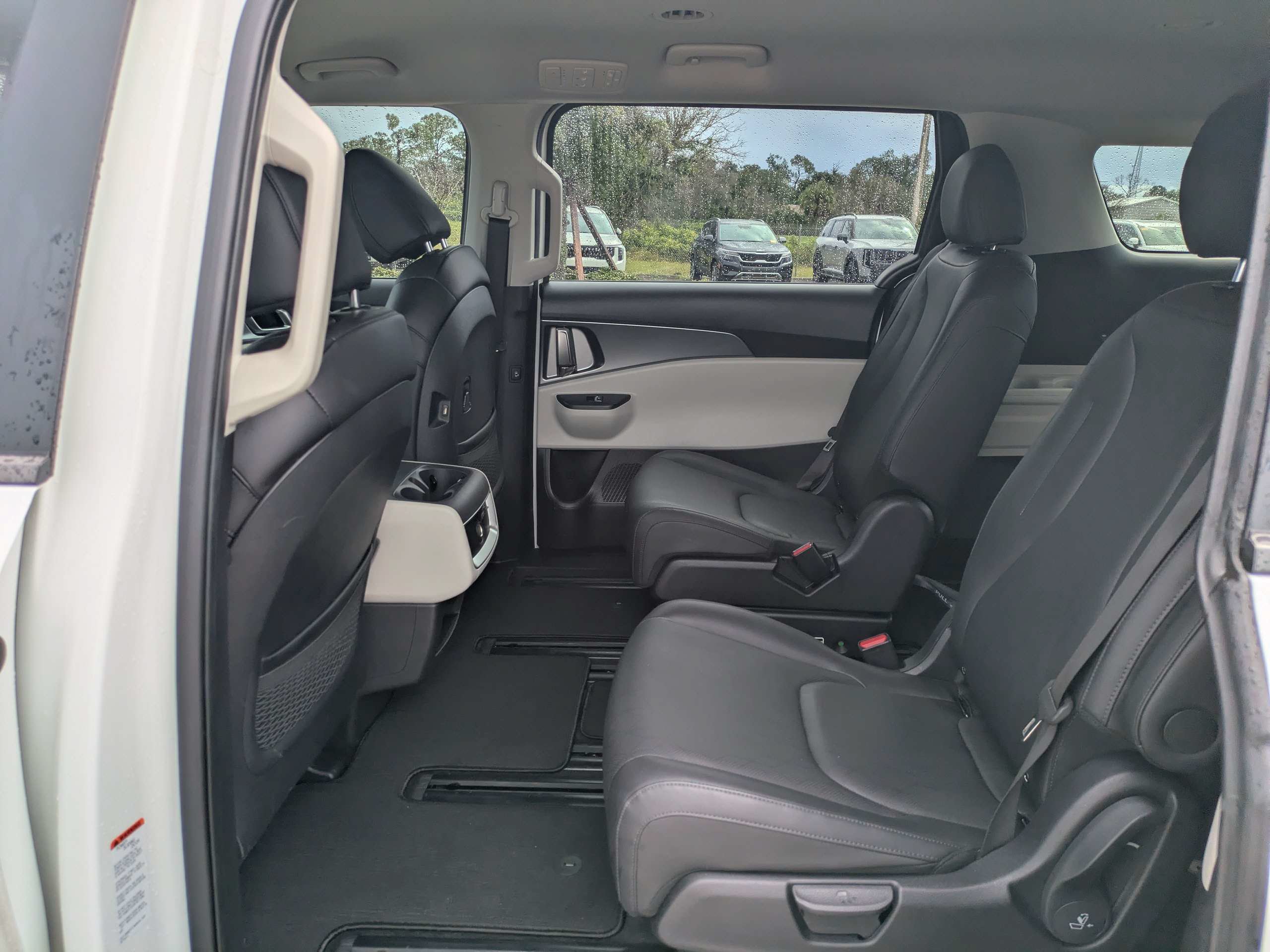 Certified 2024 Kia Carnival LX FWD image 13