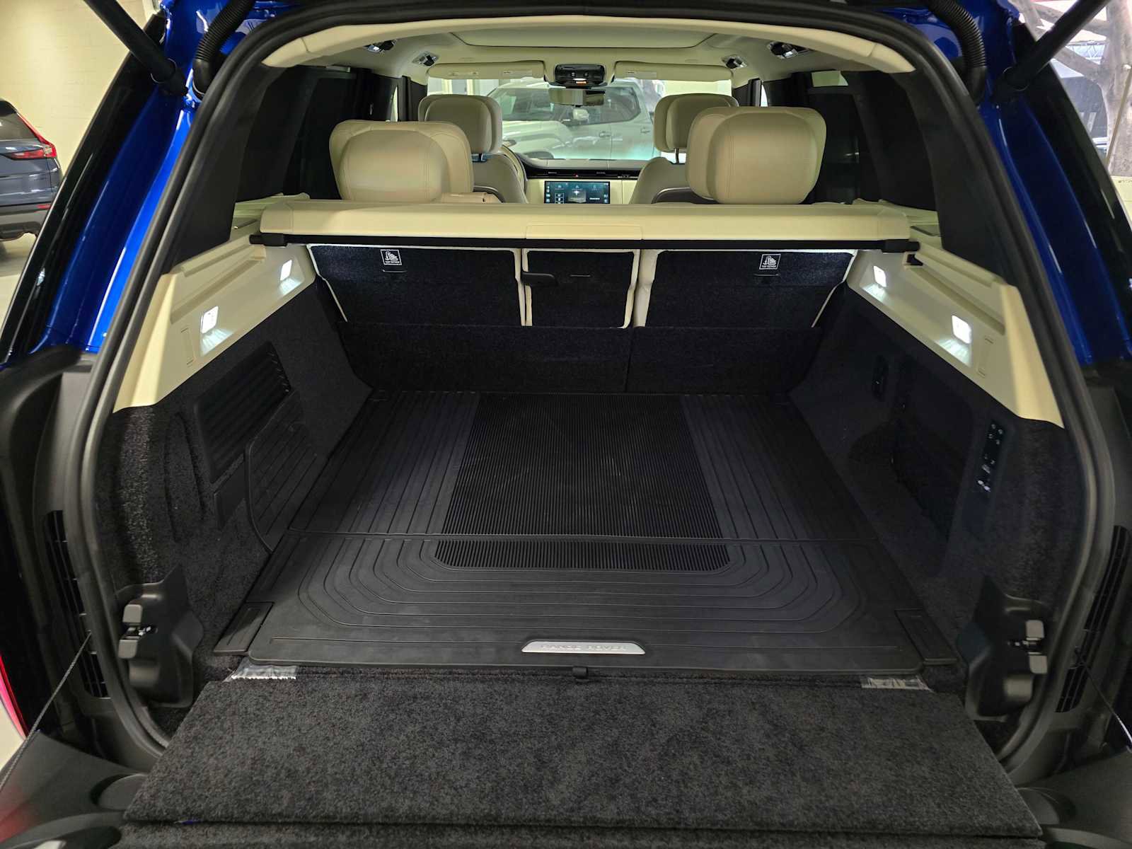 New 2025 Land Rover Range Rover SV image 16