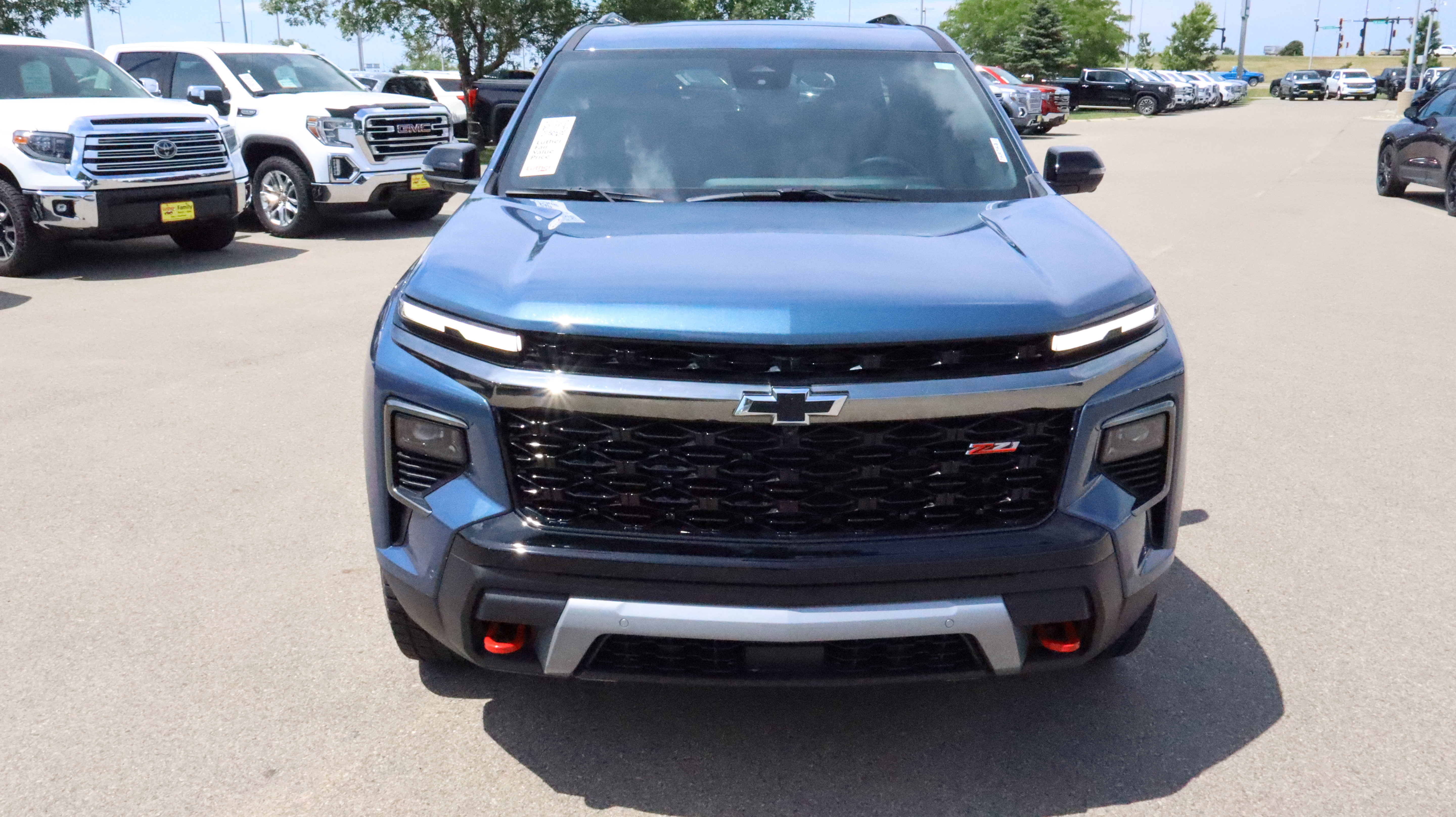 Used 2025 Chevrolet Traverse Z71 w/ Enhanced Driving Package AWD/4WD image 2