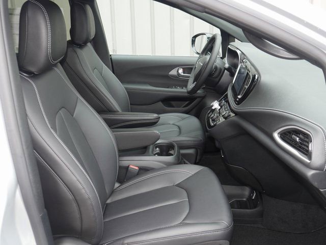 New 2026 Chrysler Pacifica Select image 26