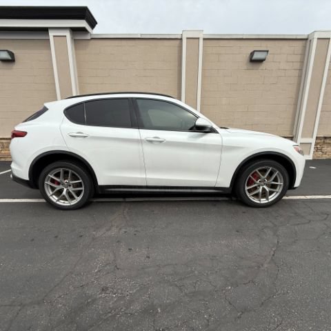 Used 2018 Alfa Romeo Stelvio Ti Sport AWD/4WD image 3