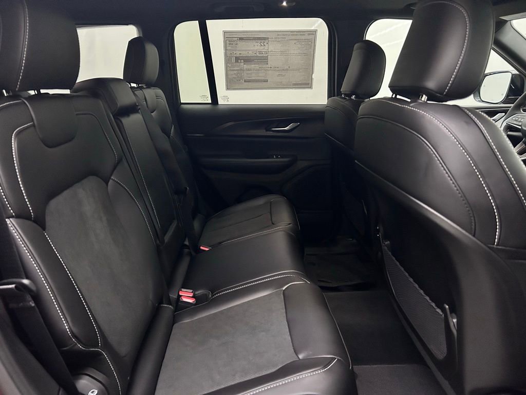 New 2025 Jeep Grand Cherokee Altitude image 15