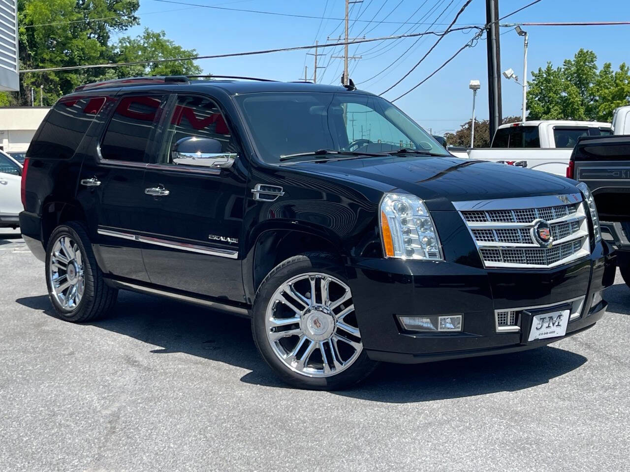 Used 2014 Cadillac Escalade Platinum image 2